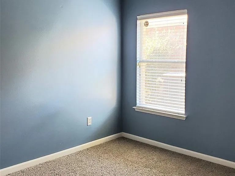 313 Magnolia Dr — Photo 5