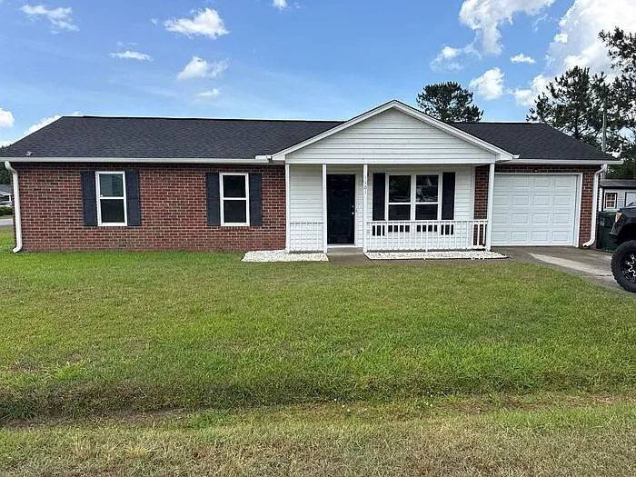 1301 Linwood Dr — Photo 1