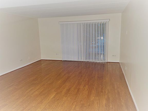 3rd image of 10924 Kilpatrick Ave #2S