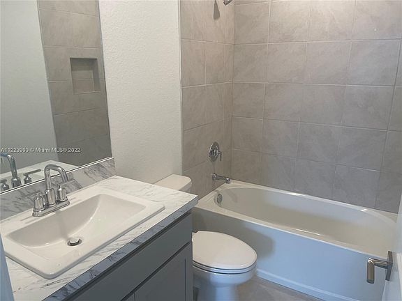 3rd image of 906 SE 17th Ct #0