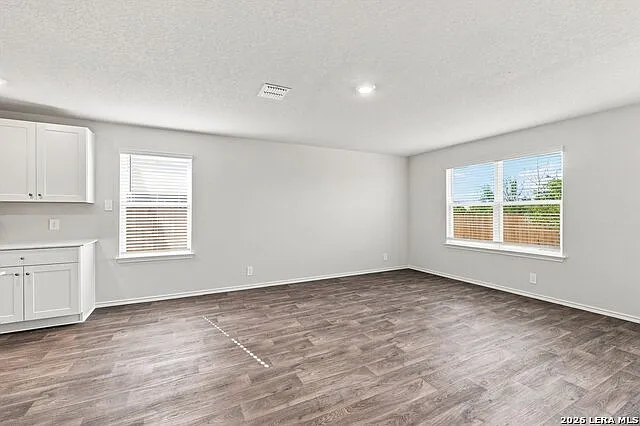 3 bed, 2.0 bath, 1411 sqft, $1,950 — Photo 4