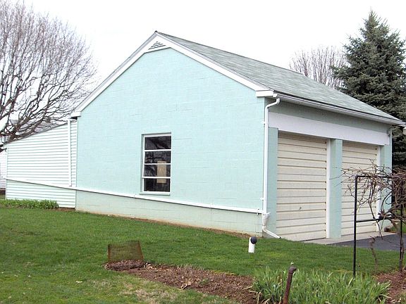 Huge Garage & Shed