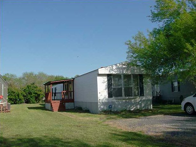 1st image of 548 Country Ridge Rd