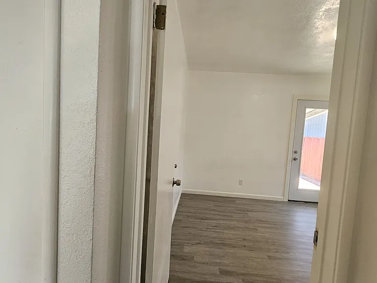 516 S Veach Ave — Photo 29