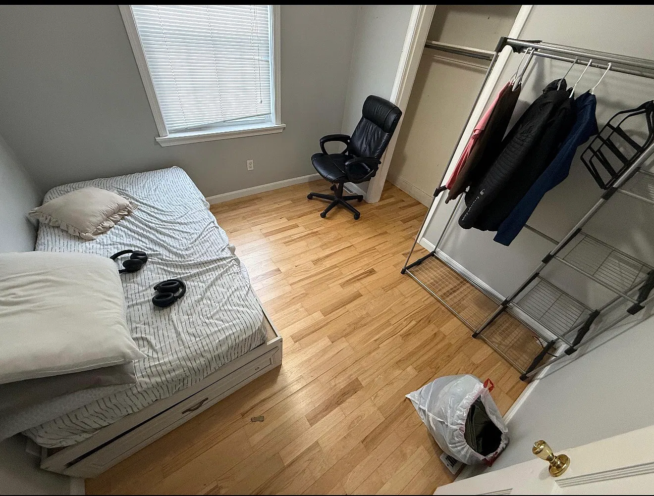 1 bed, 864 sqft, $700 — Photo 1