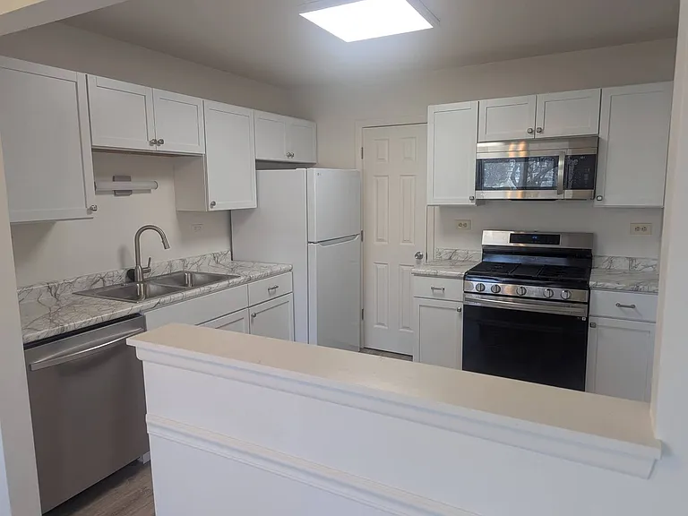 600 Eastview Ct #X1 — Photo 8