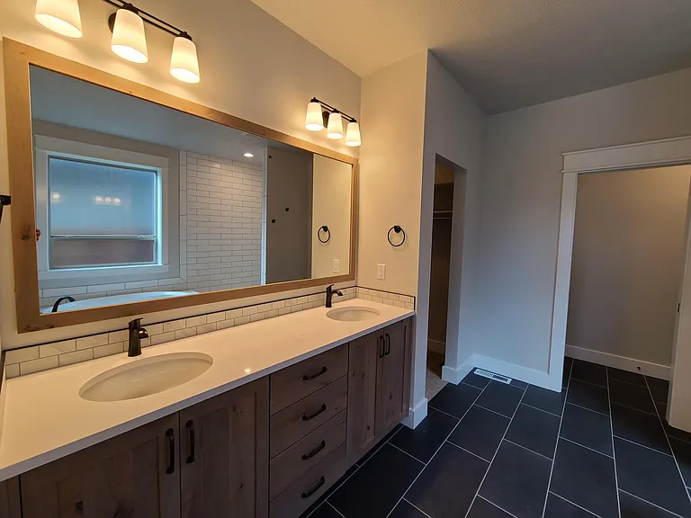 409 S Hamlin Ln — Photo 28