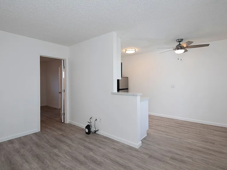 Aztec Pacific Apartments — Photo 44