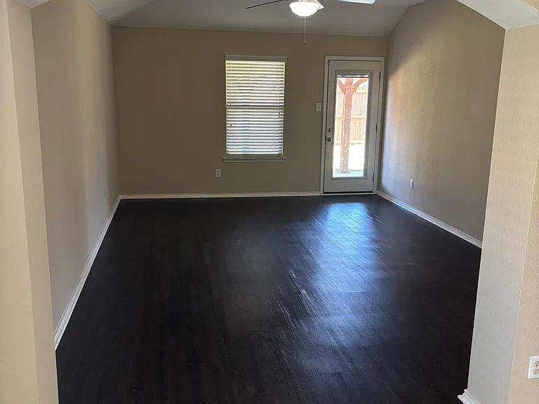 2047 Enchanted Rock Dr — Photo 2