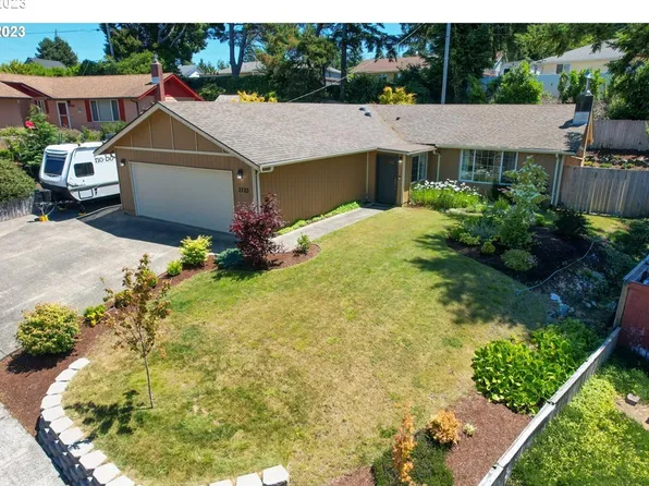 3733 Edgewood Dr, North Bend, OR 97459