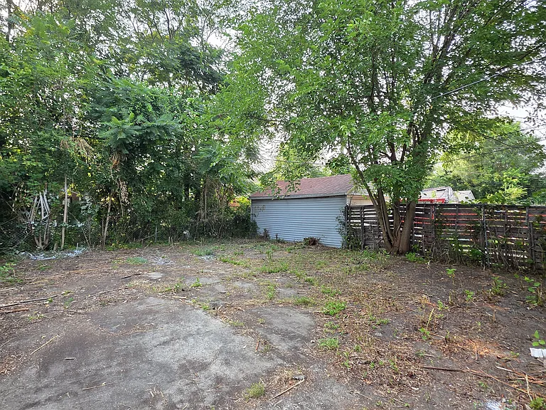 15841 Steel St — Photo 29