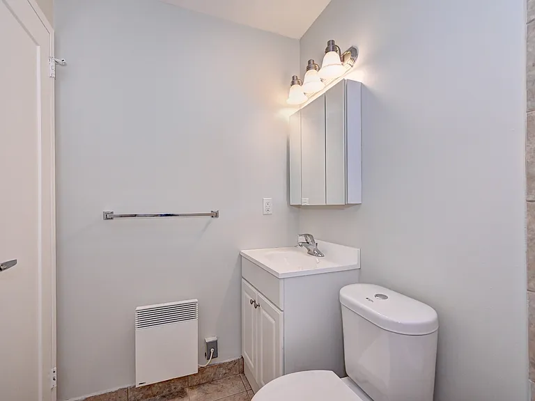 270 Waterloo Ave — Photo 16