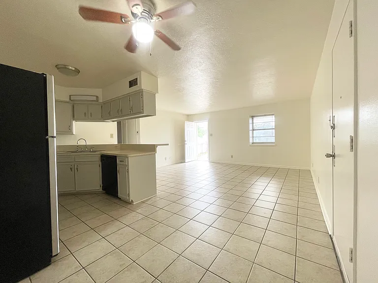 1229 Wilson St #2 — Photo 4