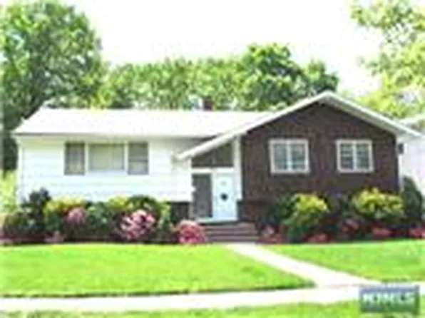 362 Floral Ct, New Milford, NJ 07646