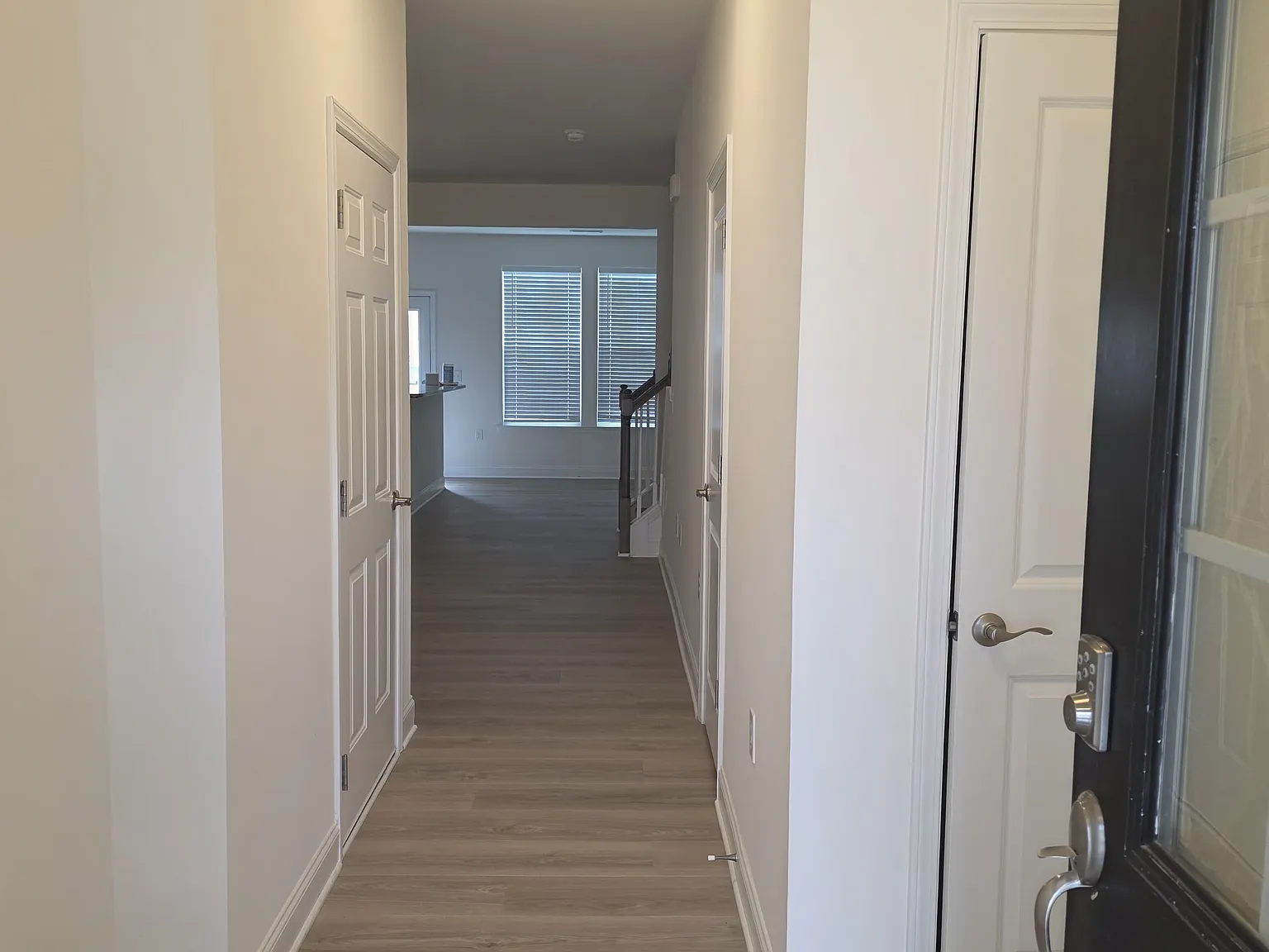3 bed, 2.5 bath, 1603 sqft, $1,895 — Photo 2