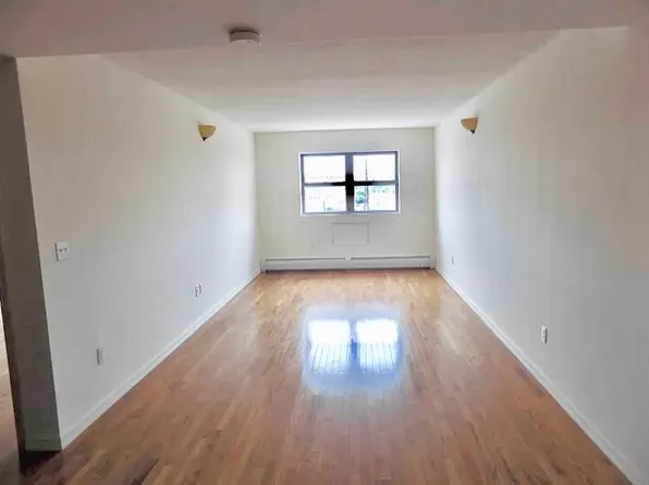 12 Brooklyn Ave APT 218, Valley Stream, NY 11581