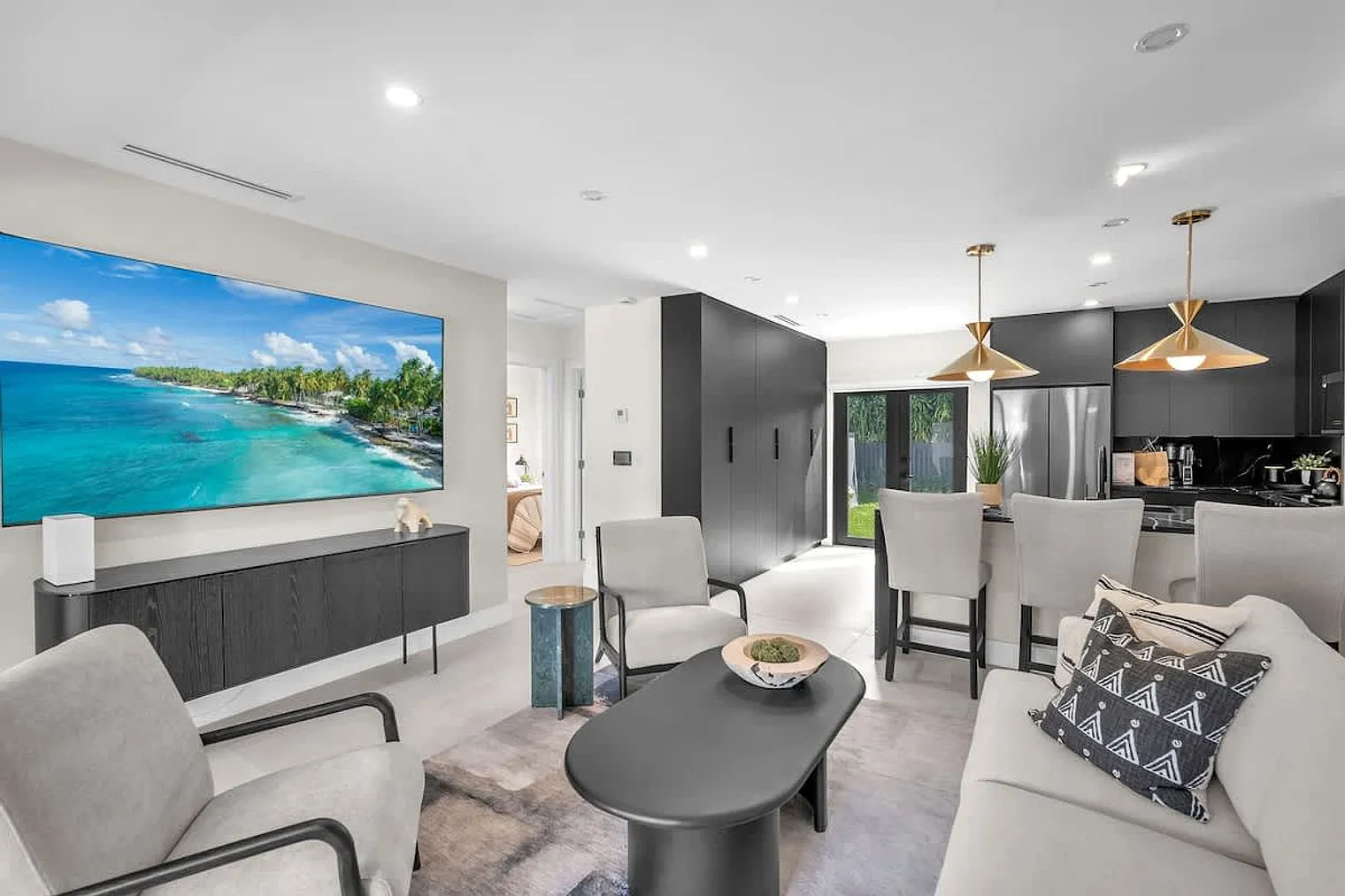 3 bed, 2.0 bath, 1399 sqft, $7,696 — Photo 1