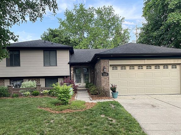 2nd image of 7226 Oaktree Ct