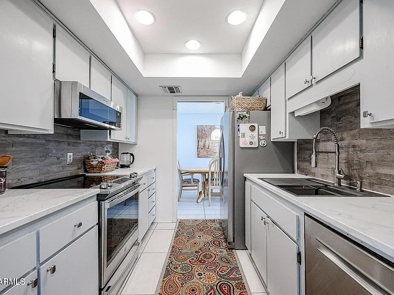 194 Laguna Dr E — Photo 12