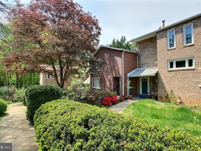 1958 Dundee Rd, Rockville, MD, 20850