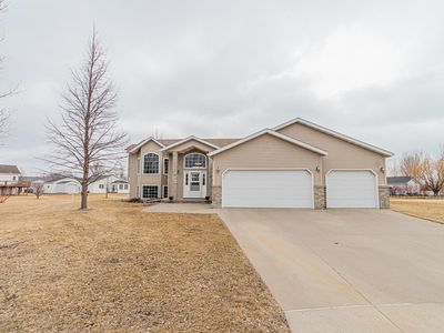 985 32nd St S, Moorhead, MN, 56560