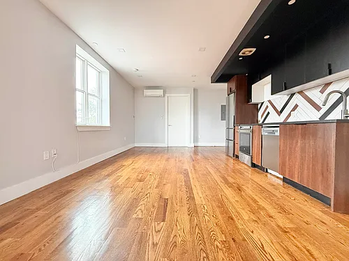 679 E 21st St #2A Photo 1
