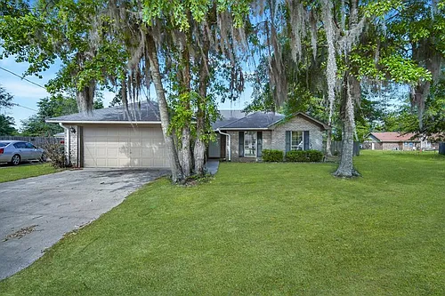 1501 Woodcrest Cir Photo 1