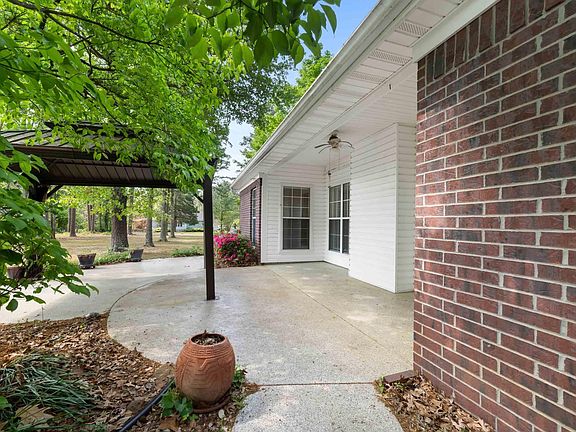 3rd image of 2 Plantation Dr E