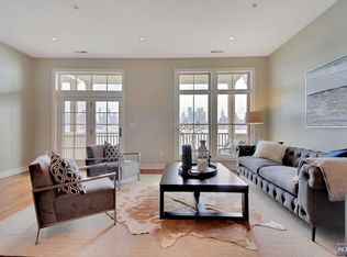 11 Regency Pl, Weehawken, NJ 07086