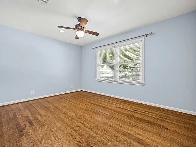2202 Lazybrook Dr — Photo 9