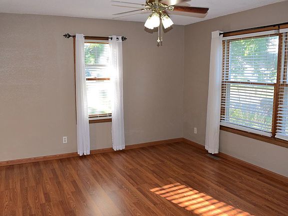 5th image of 230 W Holly St