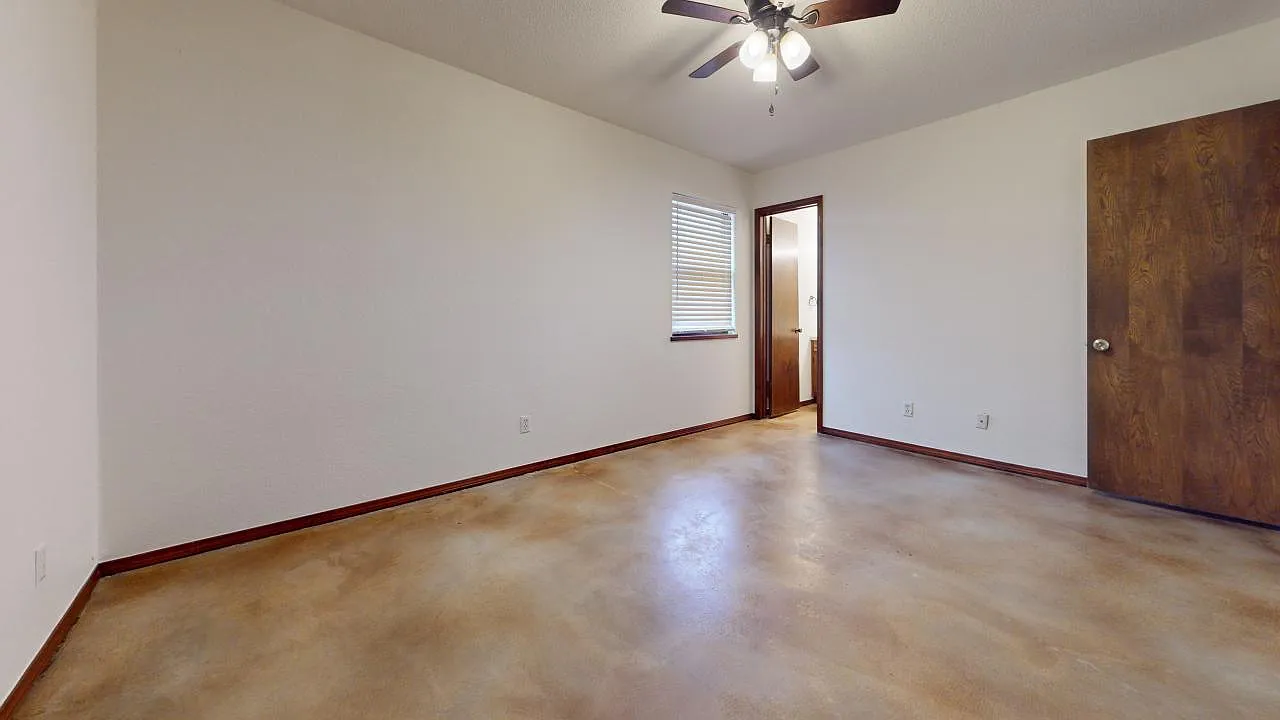 3 bed, 1.5 bath, $1,500 — Photo 4