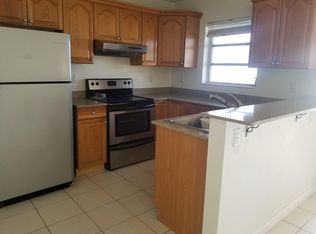 1085 NE 34th St #B, Oakland Park, FL 33334