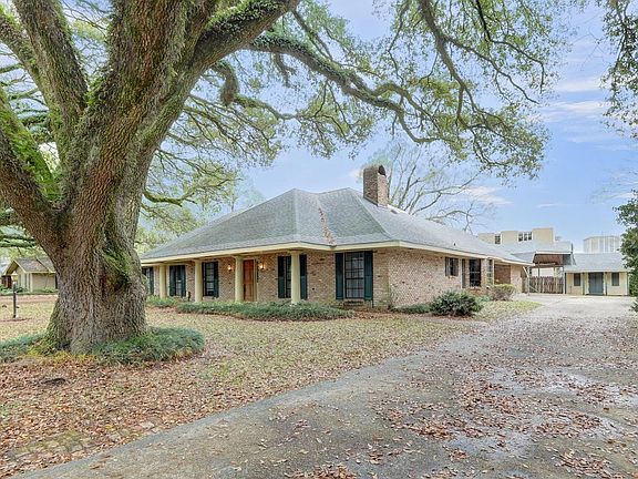 2nd image of 104 Teche Dr