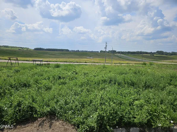 231 Cobblestone Loop SW, Mandan, ND 58554