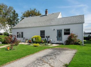 141 Cotton Ln, Levittown, NY 11756