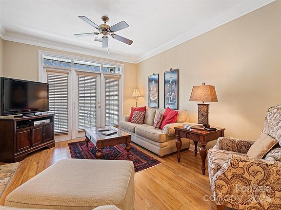 4th image of 37 Glenview Ln APT 2016