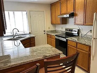 927 La Mesa Ter — Photo 4