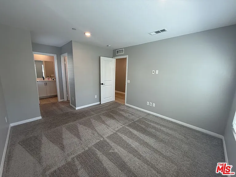 782 Daniel Freeman Cir — Photo 7