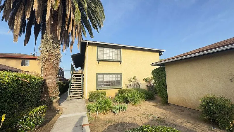 2 bed, 1.0 bath, $2,200 — Photo 2
