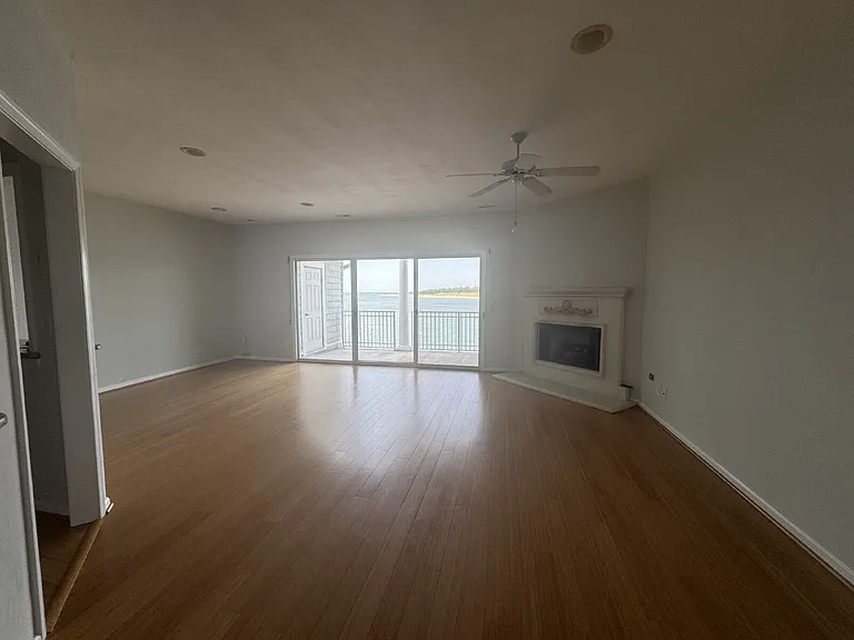 9462 Bay Front Dr — Photo 5