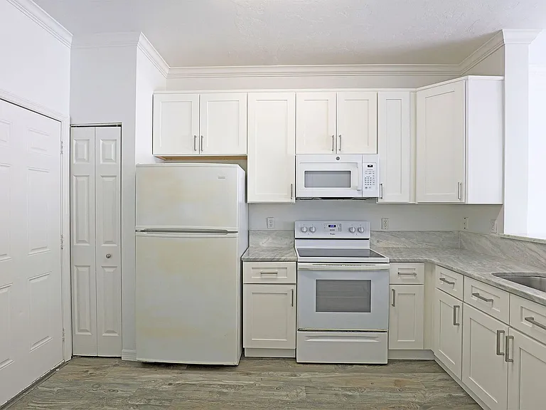 3629 Pine Oak Cir #102 — Photo 5