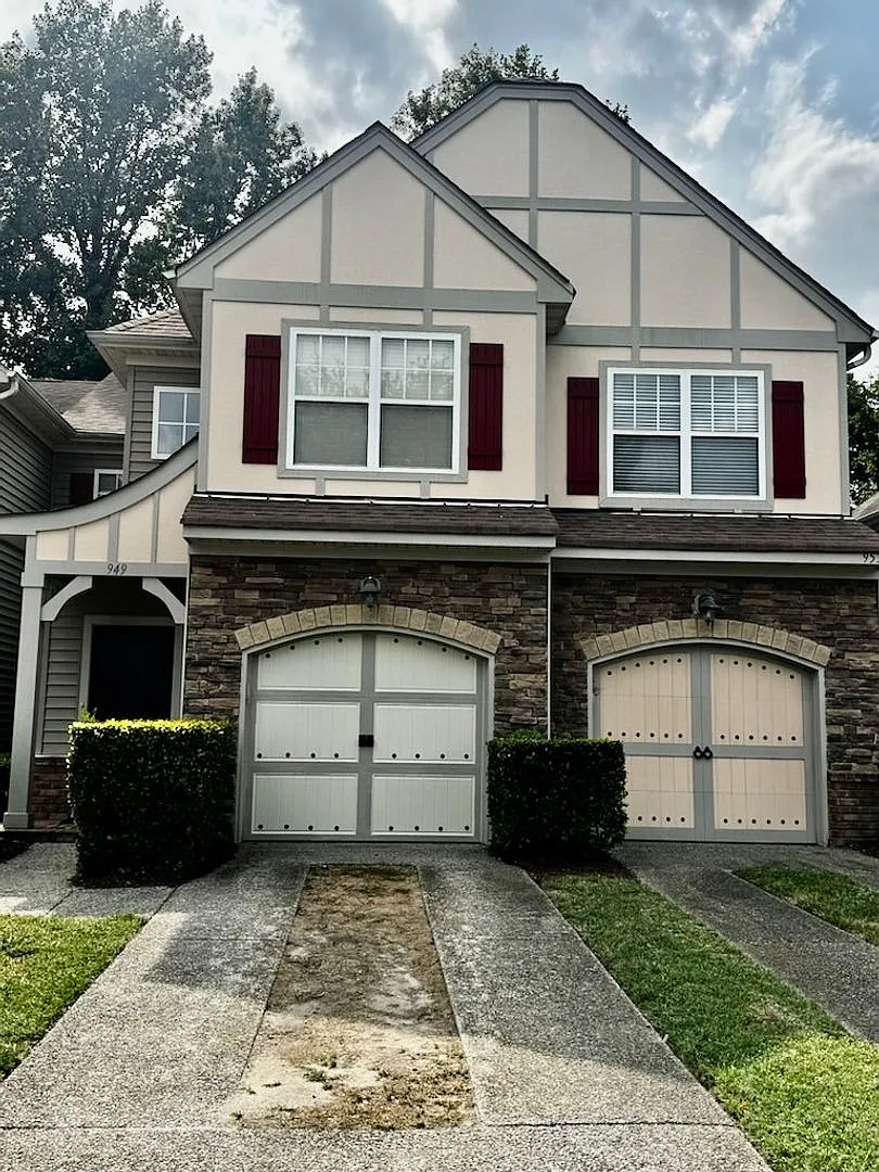 3BD/2BA Townhouse with Garage! Two Living Areas! In Grayson Pond — Photo 1