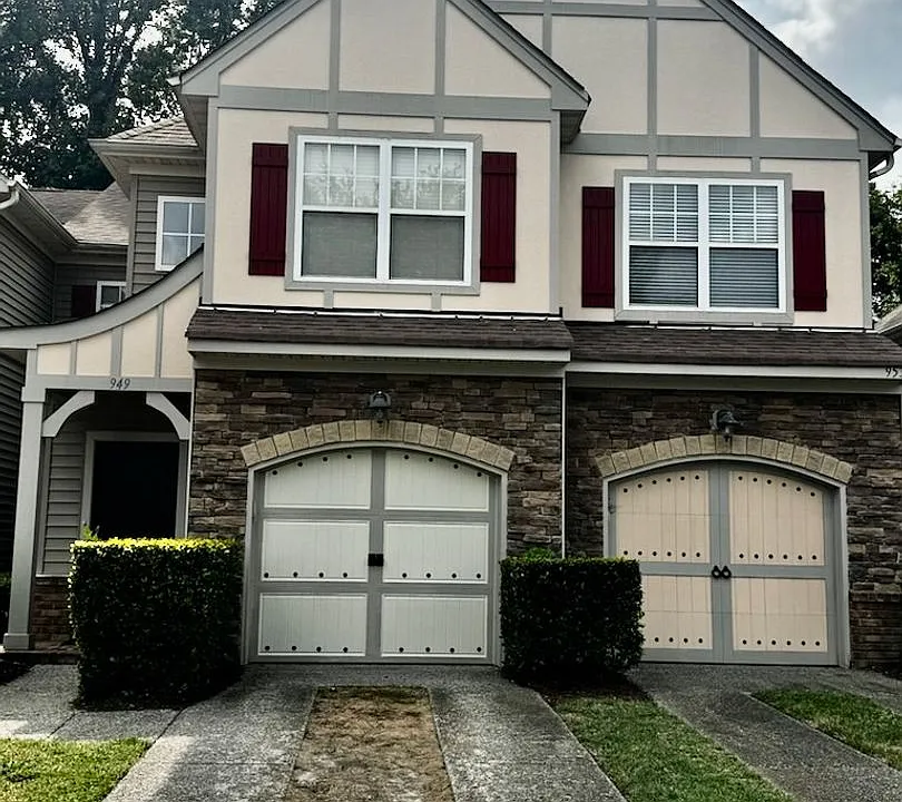 949 Turtle Pond Ln