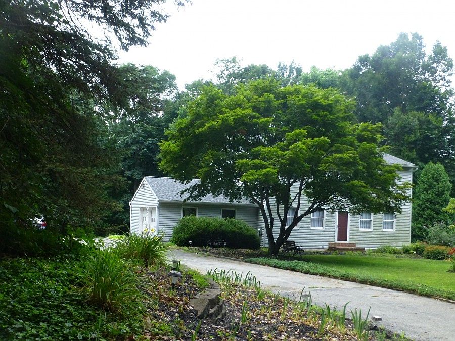 2nd image of 128 Oak Ln