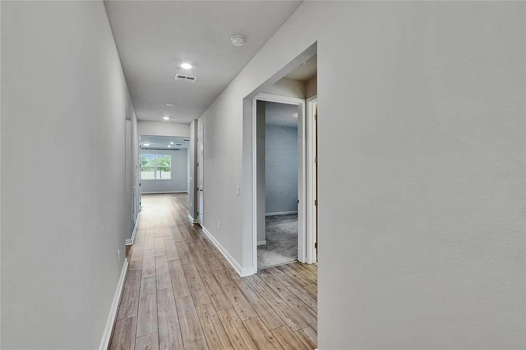 4 bed, 2.0 bath, 1844 sqft, $2,600 — Photo 2