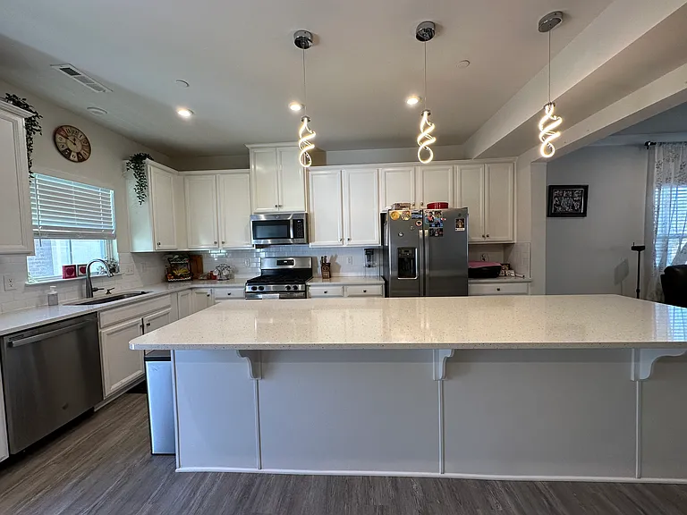 1085 Oglethorpe Dr — Photo 11