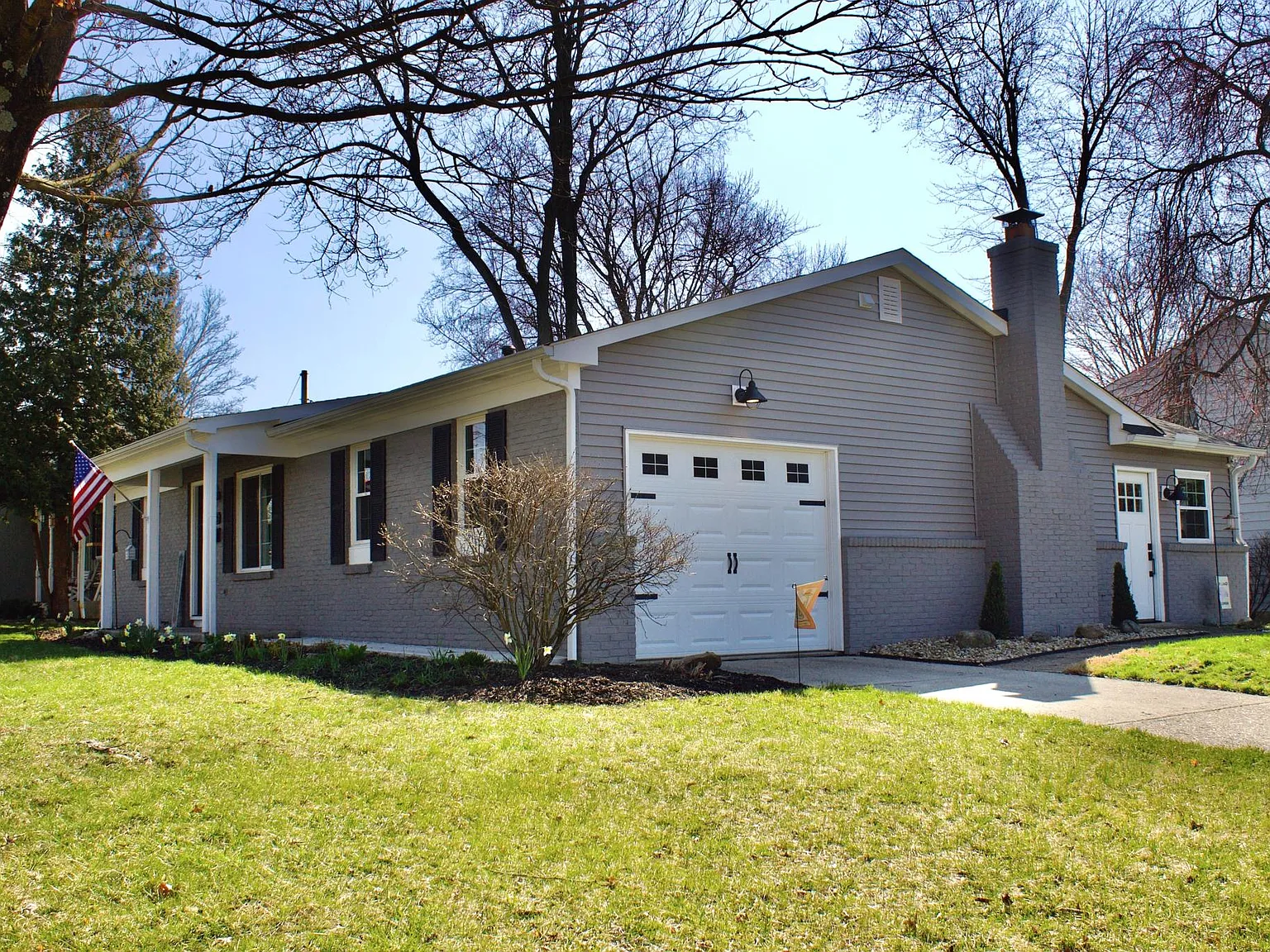 3 bed, 1160 sqft, $2,400 — Photo 2