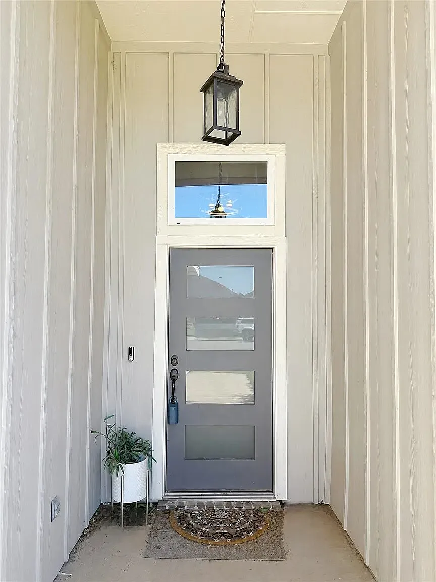 4 bed, 1681 sqft, $2,800 — Photo 2