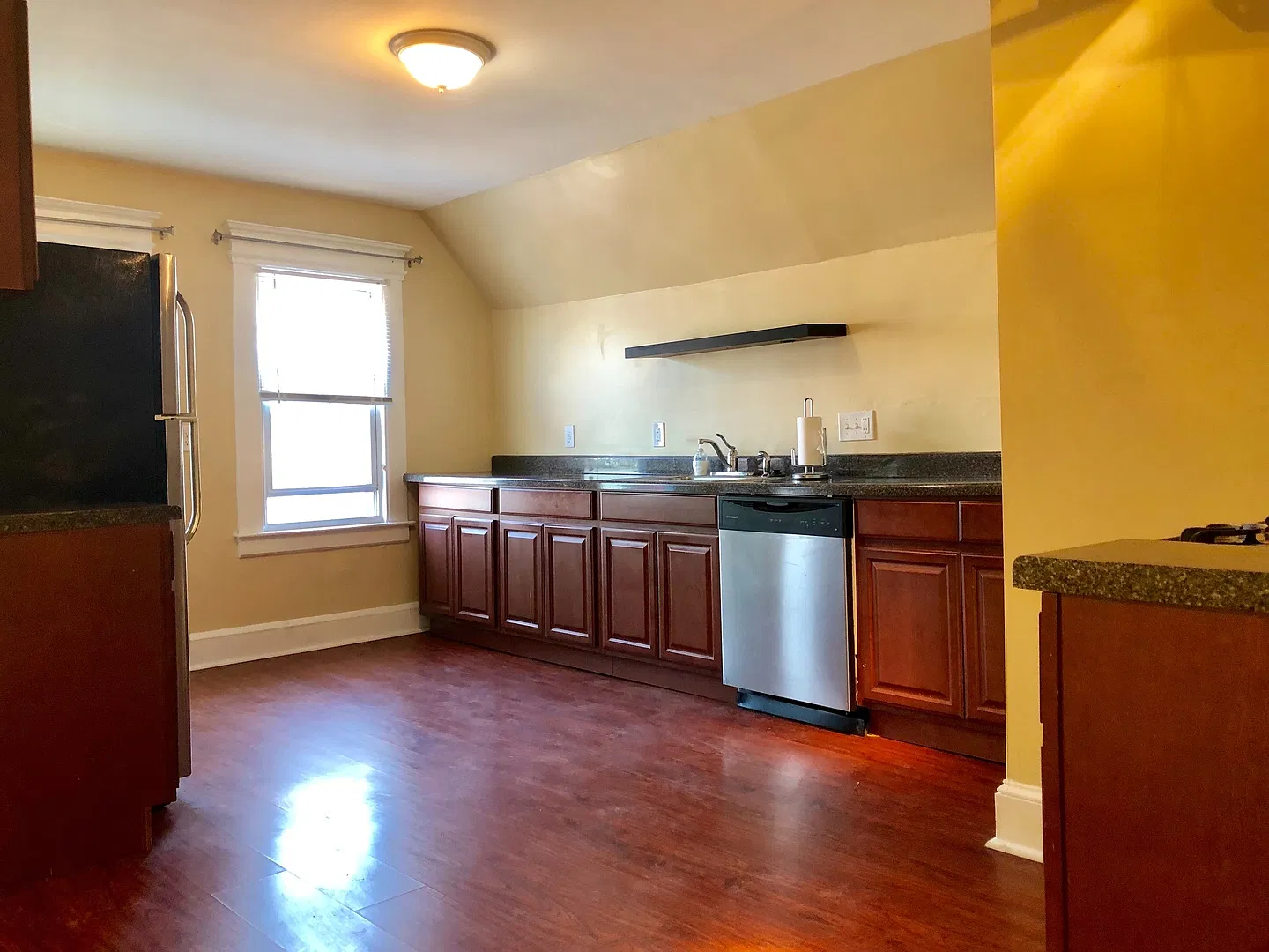 337 Winthrop — Photo 3